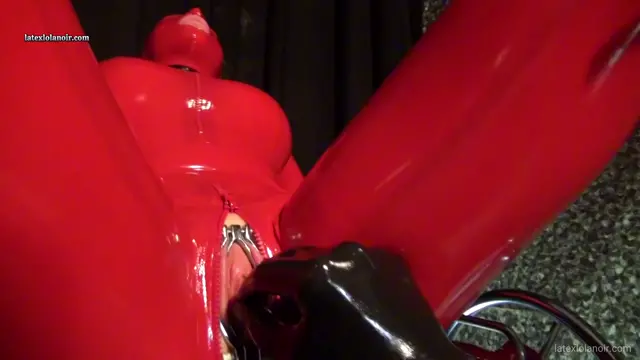 Poster: LatexLolaNoir - Imposed Pussy Clamp Orgasm