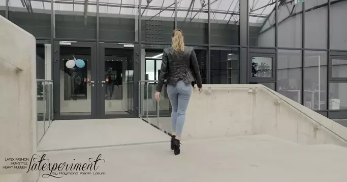 Poster: Serena Frost 4 - LateXperiment
