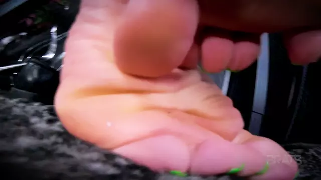 Poster: Bratty Foot Girls - Sasha Foxxx, Jason Ninja - The Lab Experiment SFX 4K