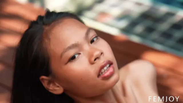 Poster: Por - Sunkissed Skin FullHD