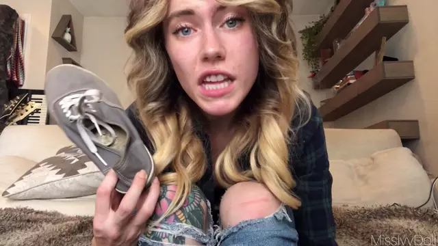 Poster: MissIvyDoll - Feet Loving Cuck -Handpicked Jerk-Off Instruction