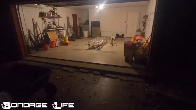 Poster: Bondage Life – Cold Dark Garage – Rachel Greyhound