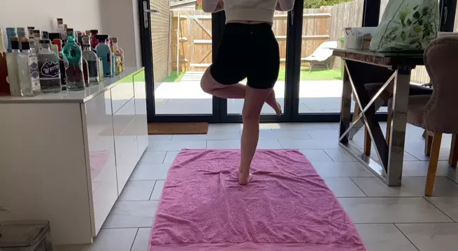 Poster: Delilah Jynx - Housewife loves to do yoga
