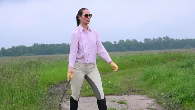 Poster: FEMDOMFOTO - Lady Iveta - Stockwhip Training (German)